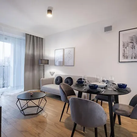 Modern Tower Z Silownia I Tarasem Na Dachu Gdynia